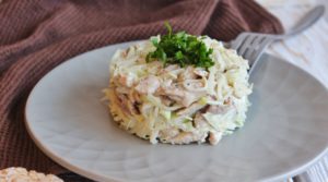 Легкий салат из курицы и свежей капусты «Беляночка»