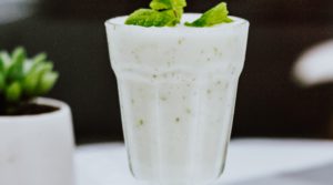 Ласси — йогуртовый коктейль